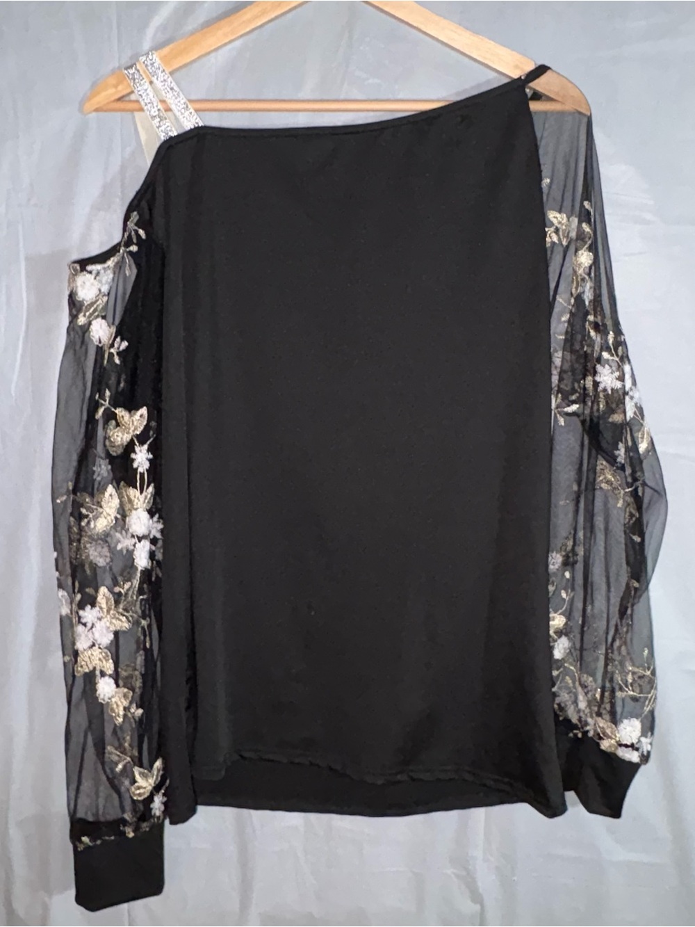 Women’s Top Sz XL Black White Sheer Sleeves Floral Off Shoulder Embroidered - Picture 2 of 7